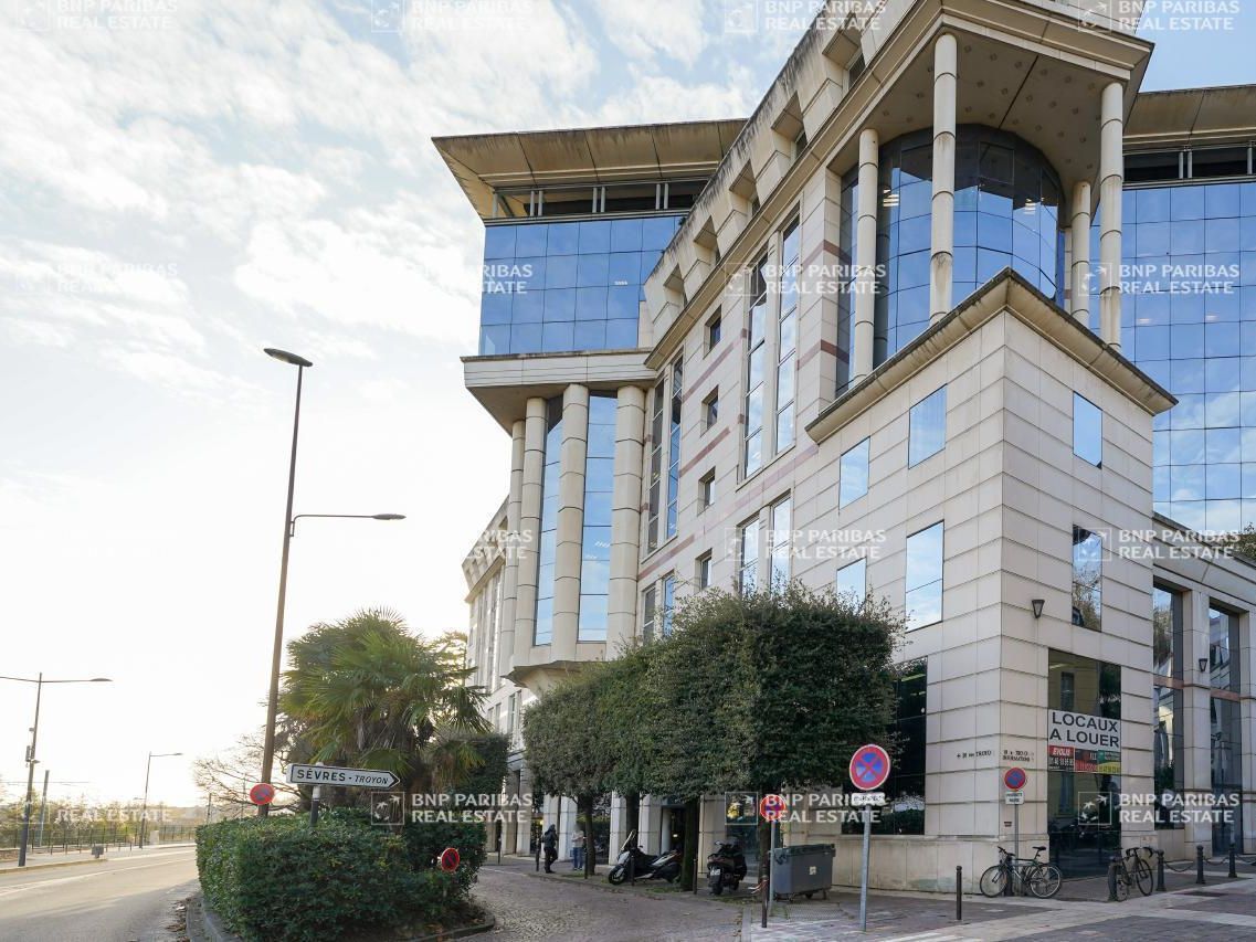 Location Bureaux 646 m² divisibles 92310 Sevres