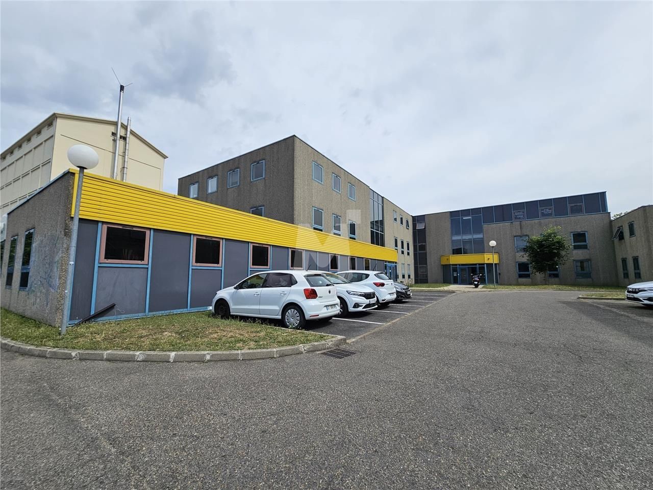 Nous vous proposons à 100 mètres de la station RE