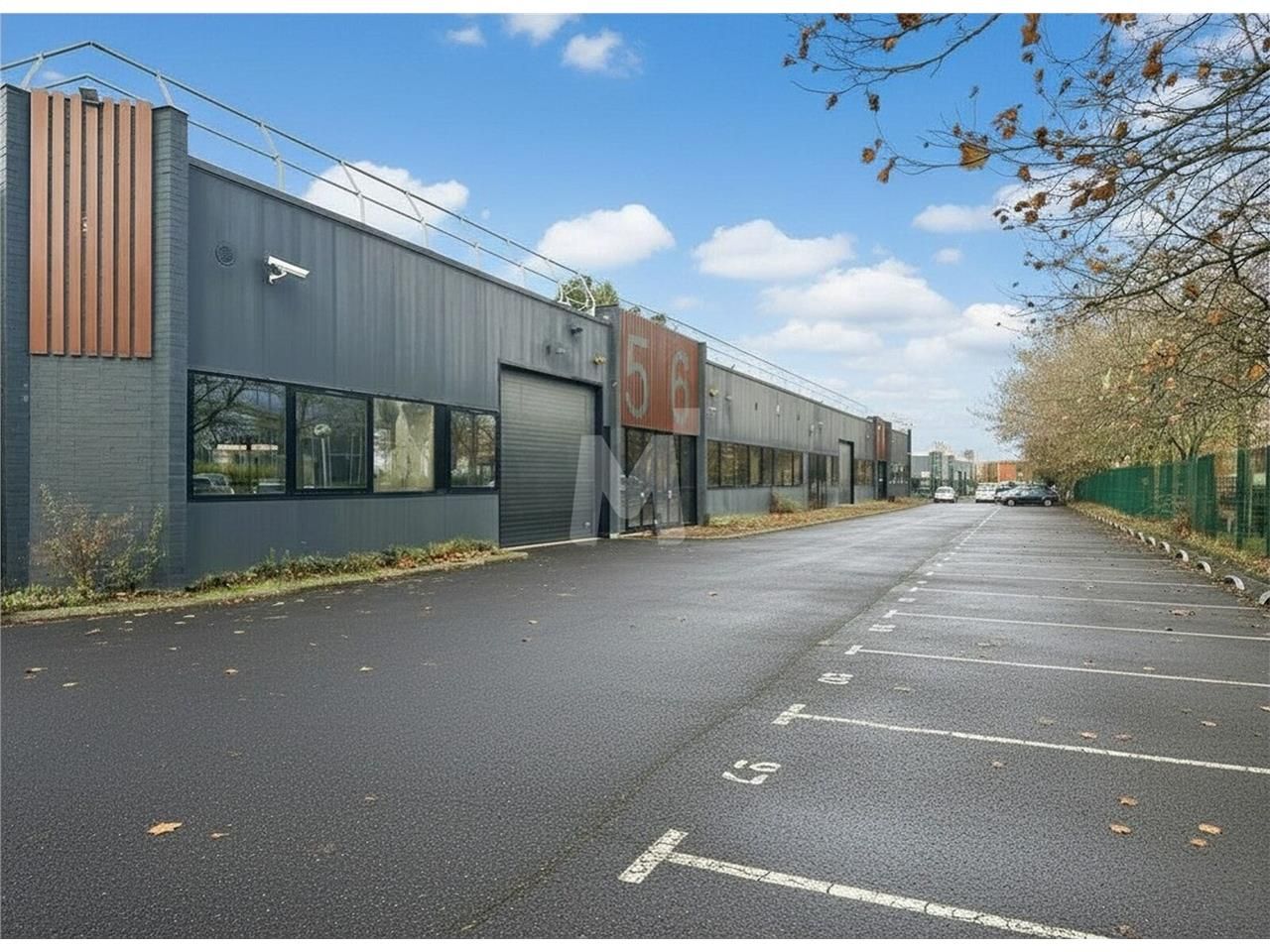 Au sein du parc Hightec 3 bénéficiant d'une belle