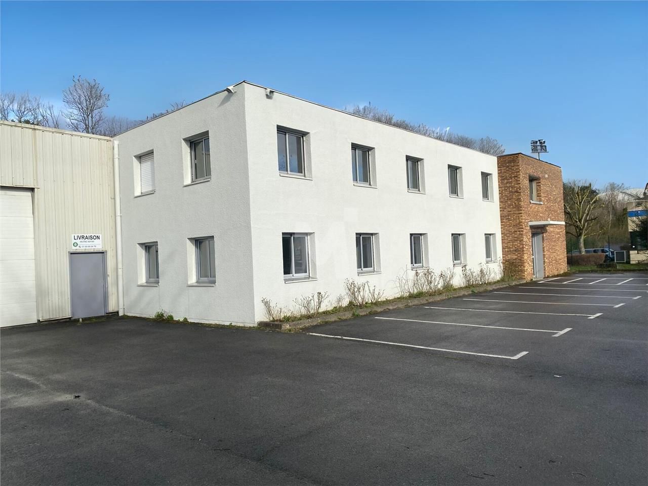 Rare sur le secteur! Nous vous proposons un bâtim