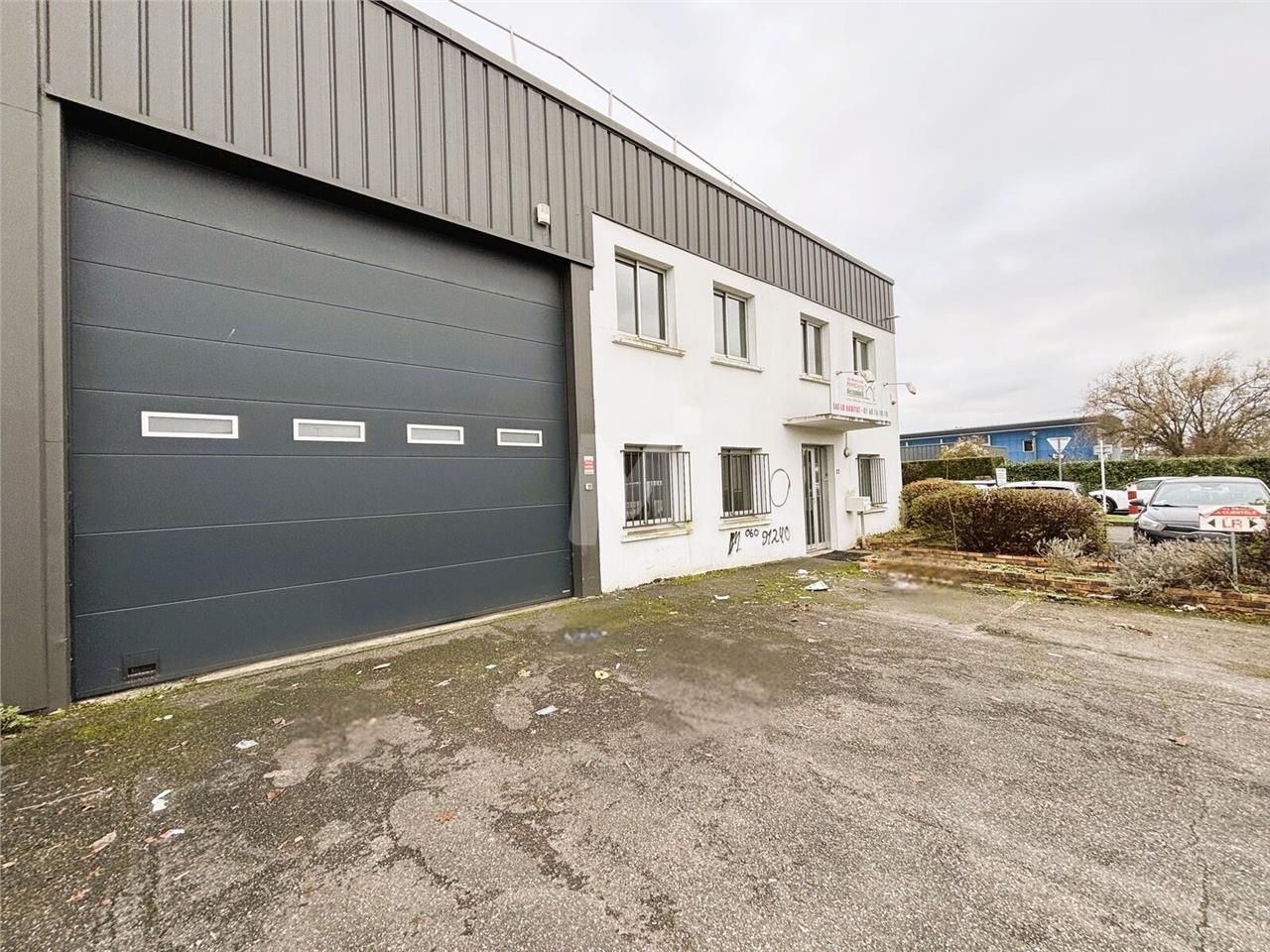 A proximité immédiate de la Francilienne (N104), 