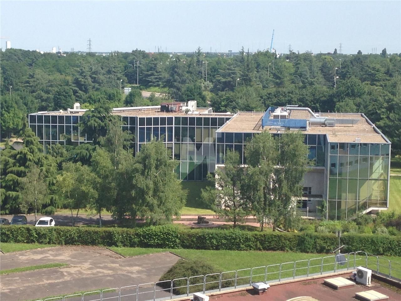 Dans un ensemble immobilier clos situé à proximit