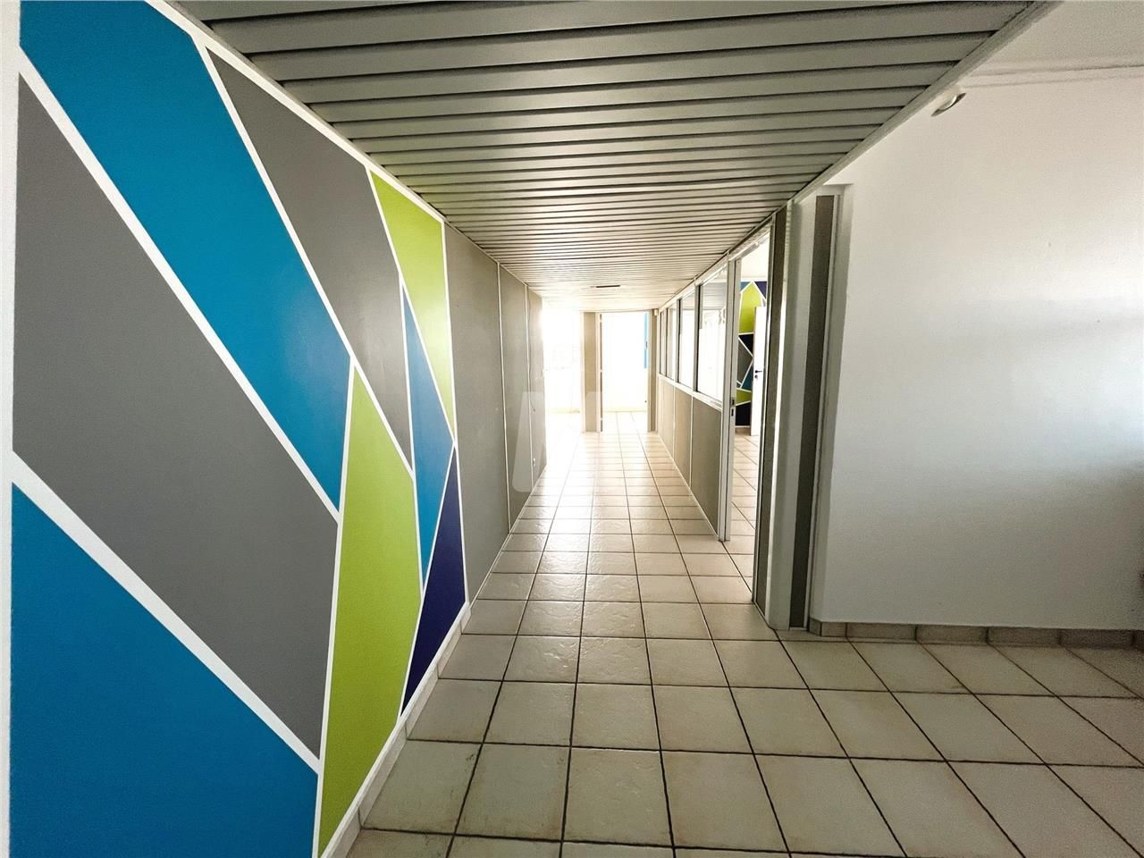 En face du Centre Commercial Evry II et la gare R