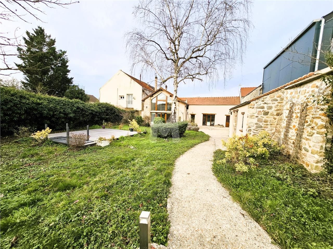 Sur un foncier de 846 m², nous vous proposons à l