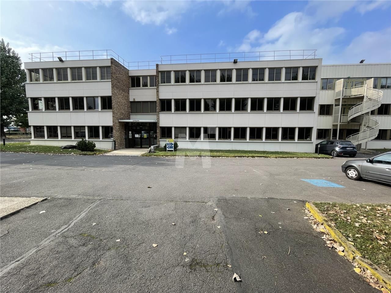 A la jonction de l'A10 et de l'A6, nous vous prop