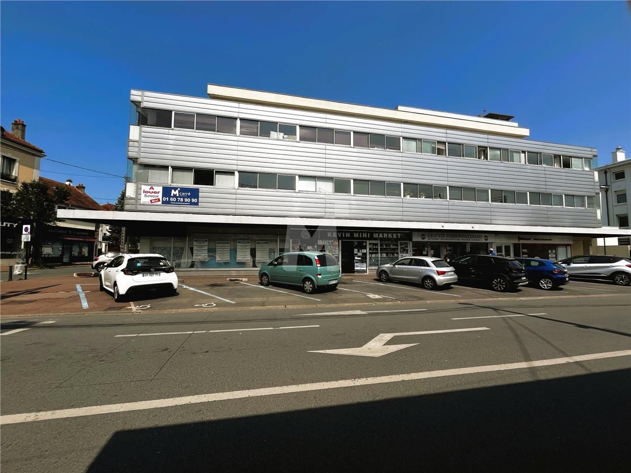 A proximité de toutes commodités, dans un immeubl