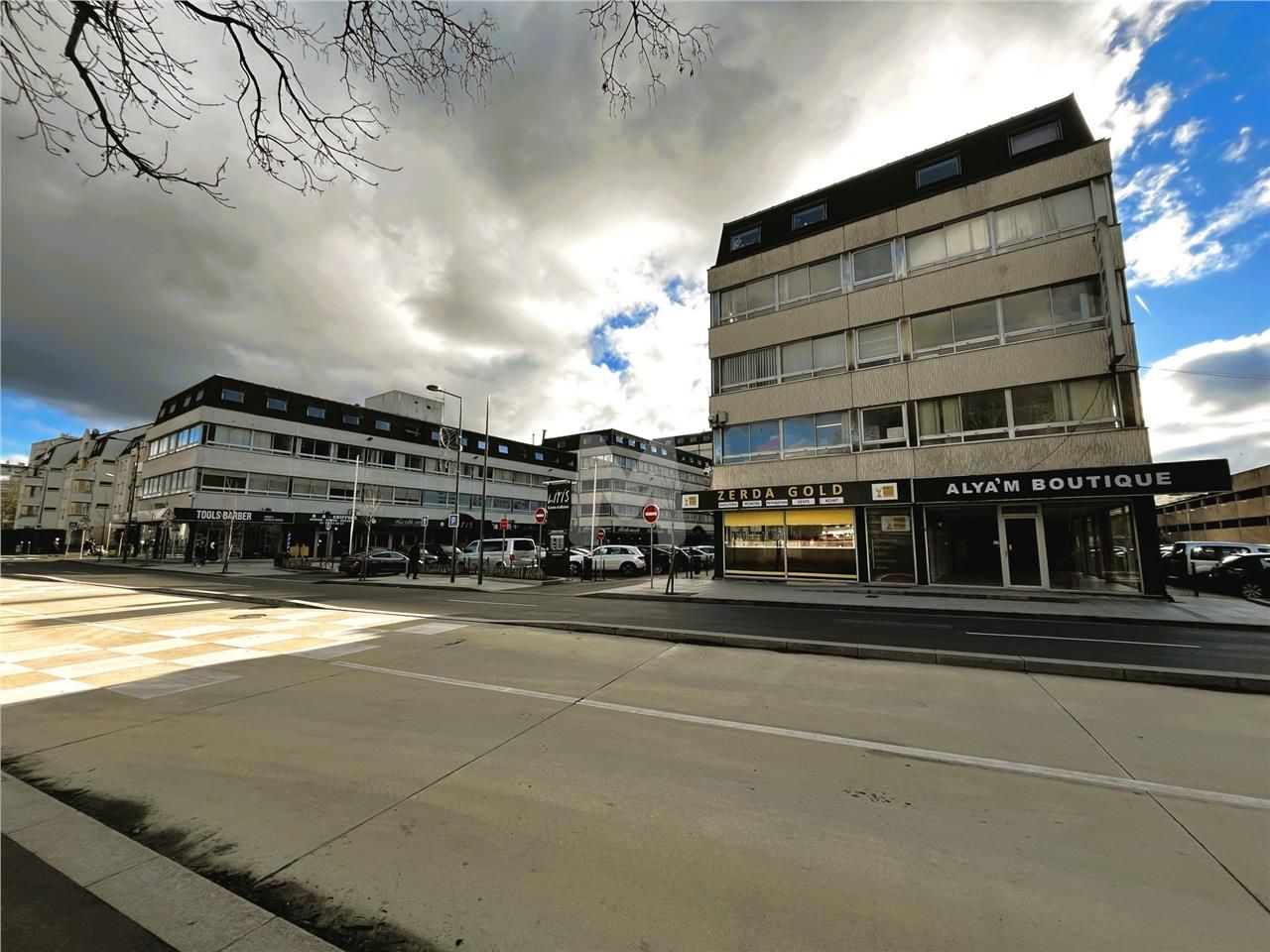 A proximité direct du RER D, nous vous proposons 