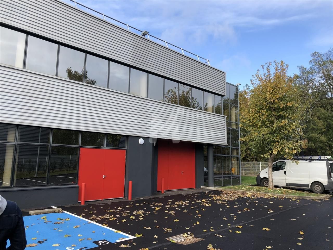 Au coeur d'un site clos et végétalisé, dans un pr