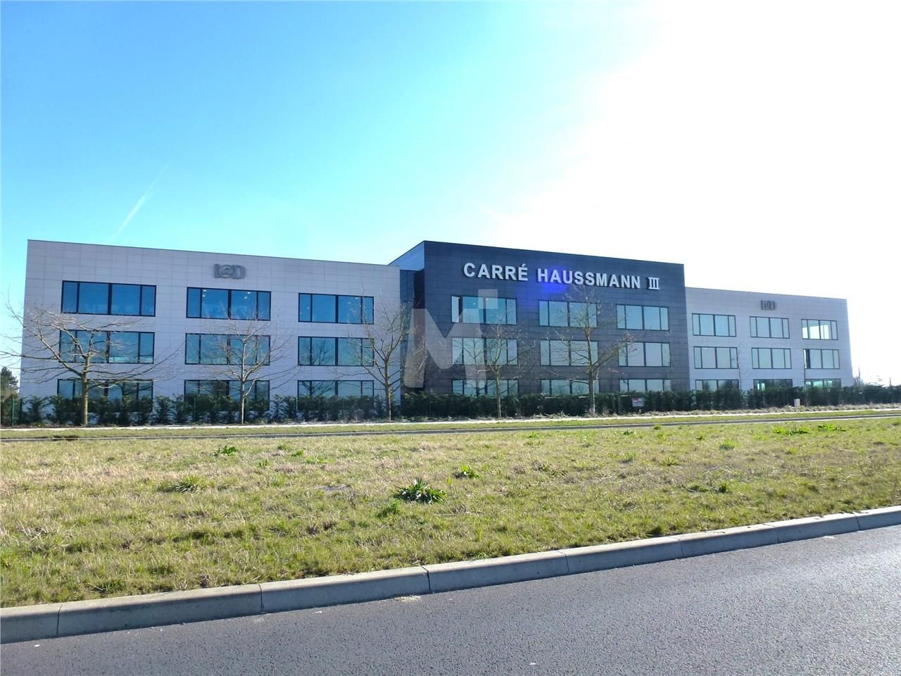 Proche de l'autoroute A5 et de la Francilienne (N