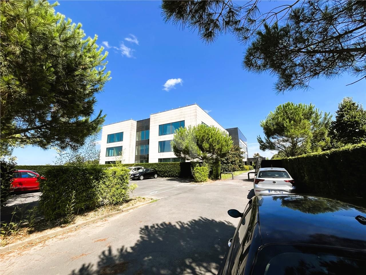 Proche de l'autoroute A5 et de la Francilienne (N