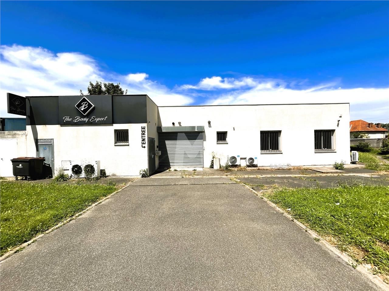 A proximité de l'autoroute A6 et de la Francilien