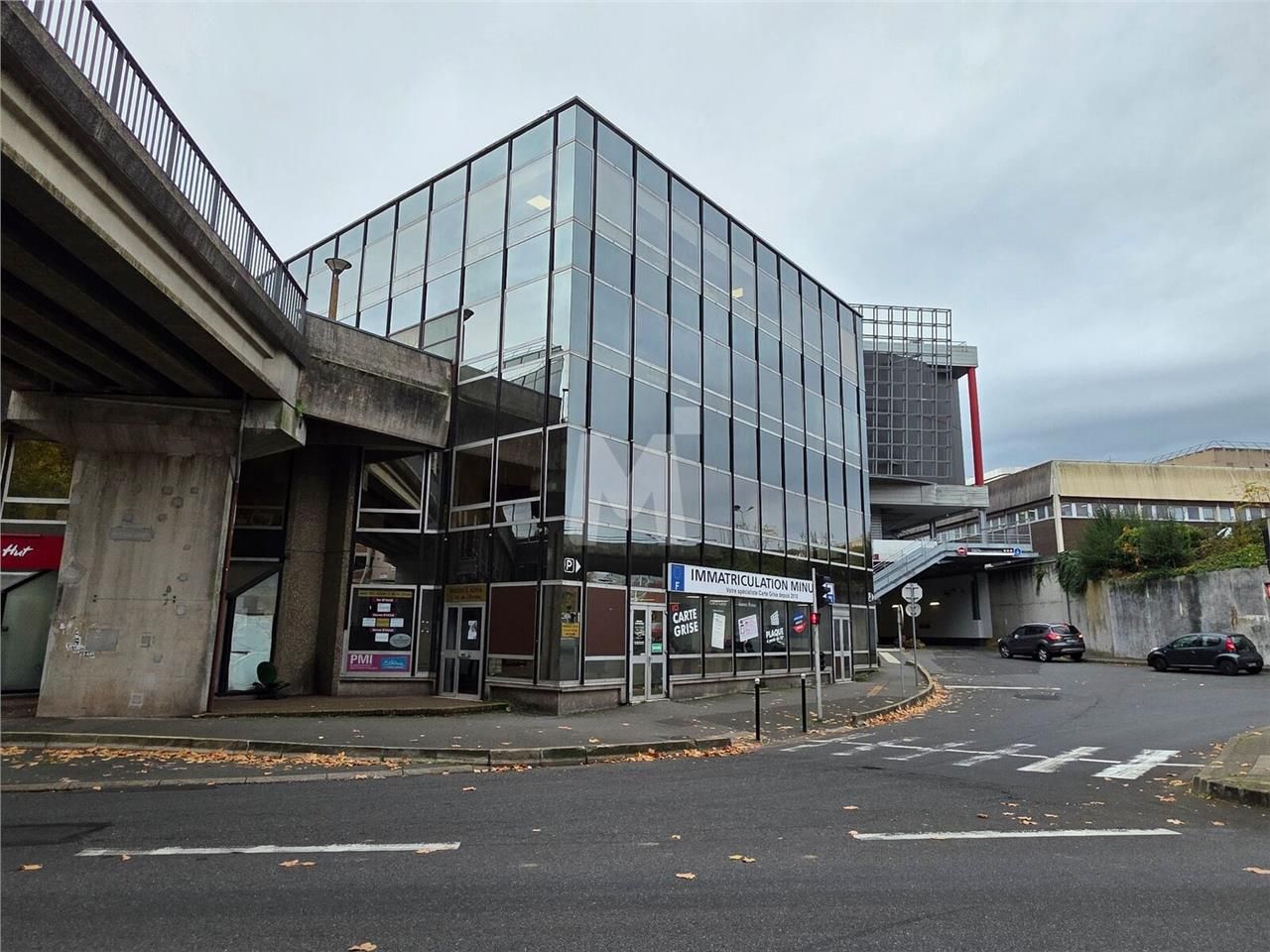 Dans un immeuble proche du tribunal et du Centre 