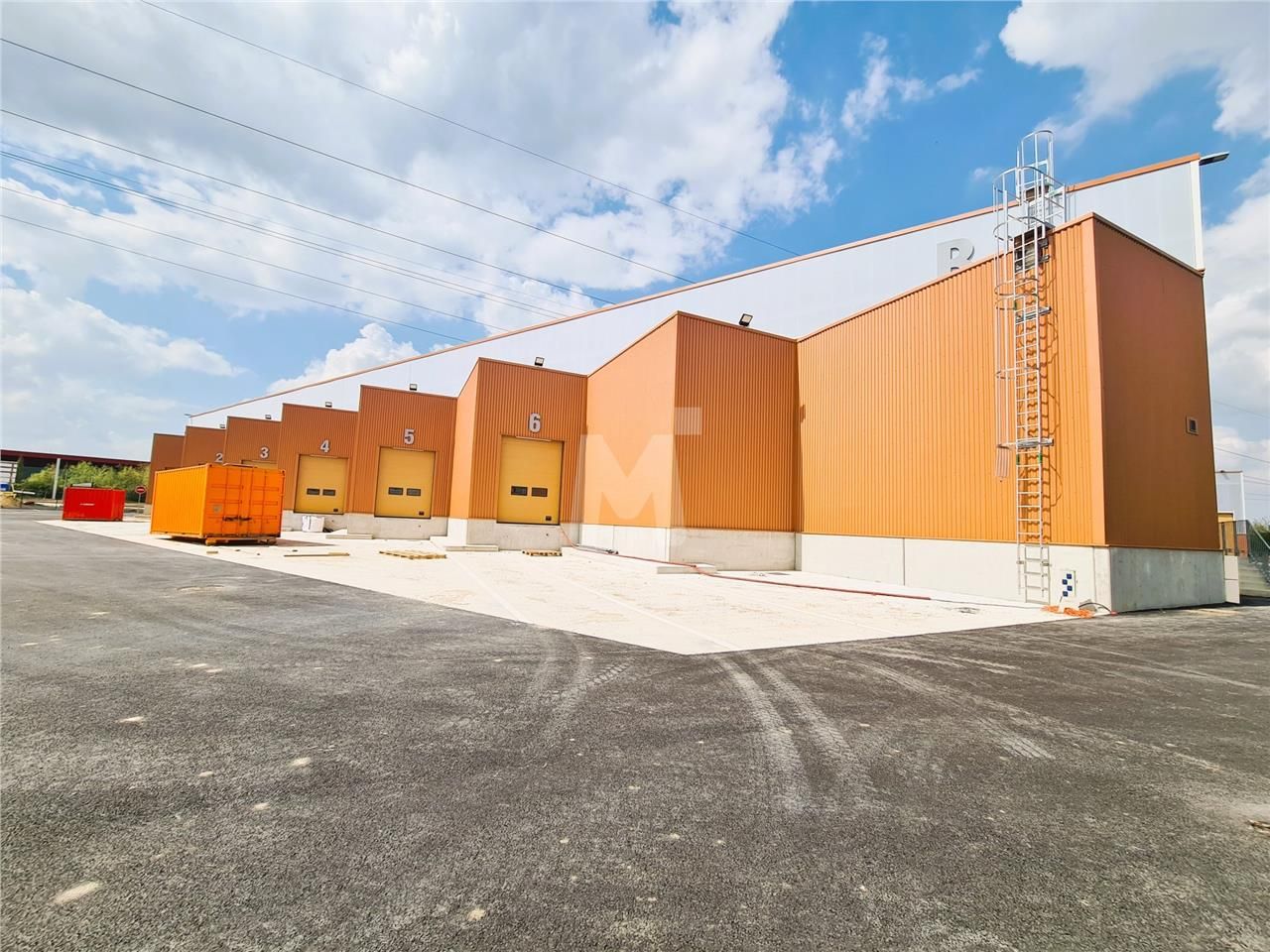 A proximité de l'autoroute A6, dans un programme 