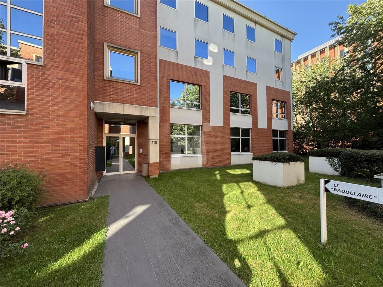 A proximité du Min de Rungis, dans un parc d'acti