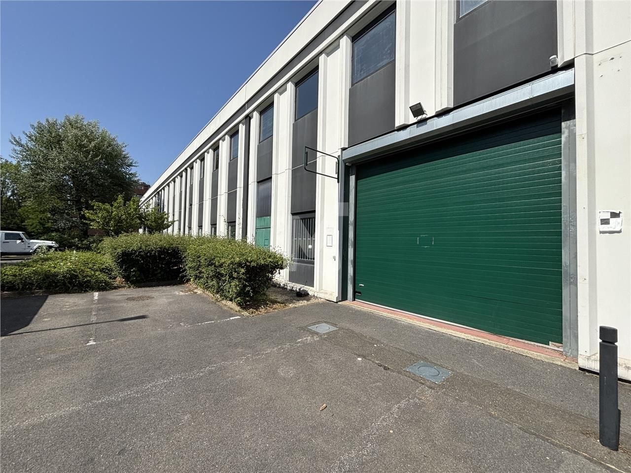 Idéalement situé  à proximité des autoroutes A86,