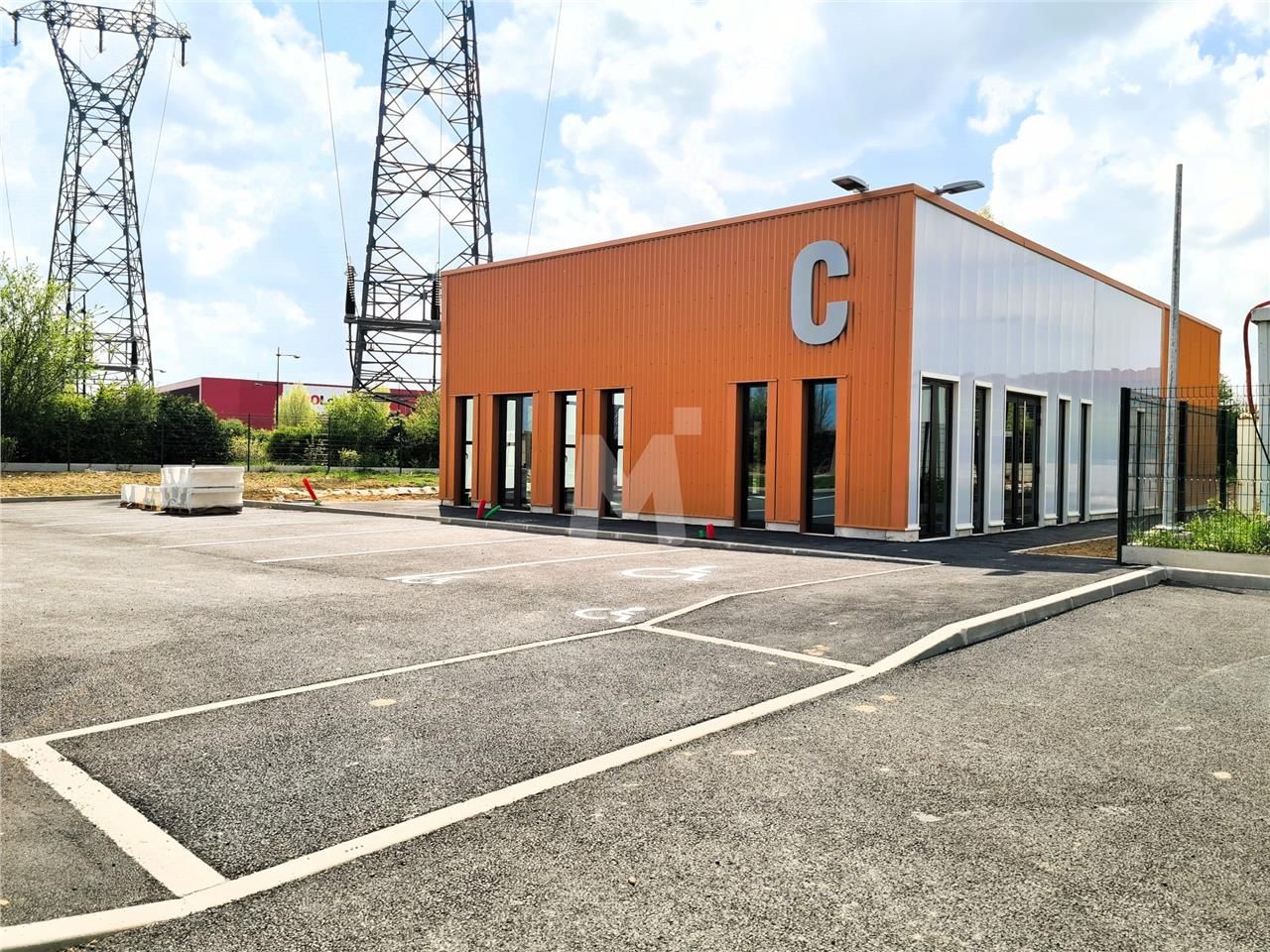 A proximité de l'autoroute A6, dans un programme 