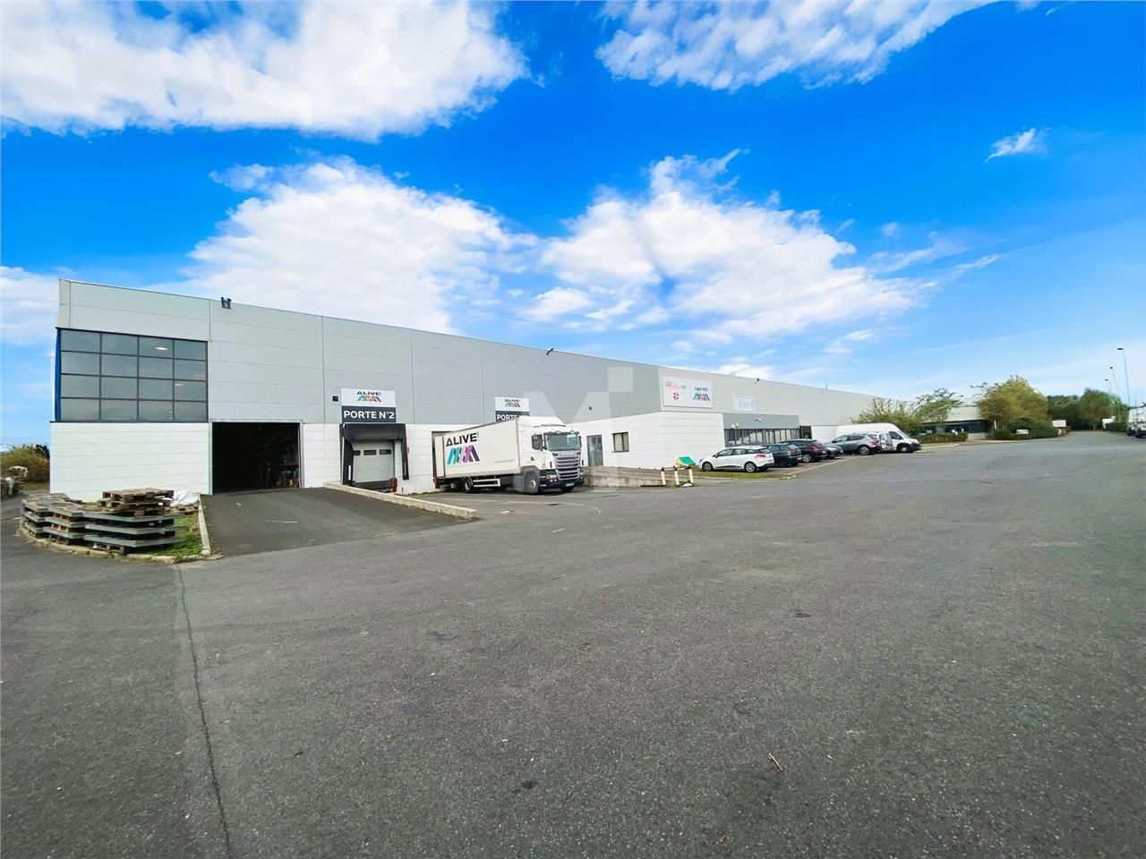 Sur un site clos et indépendant de 28 224 m² situ