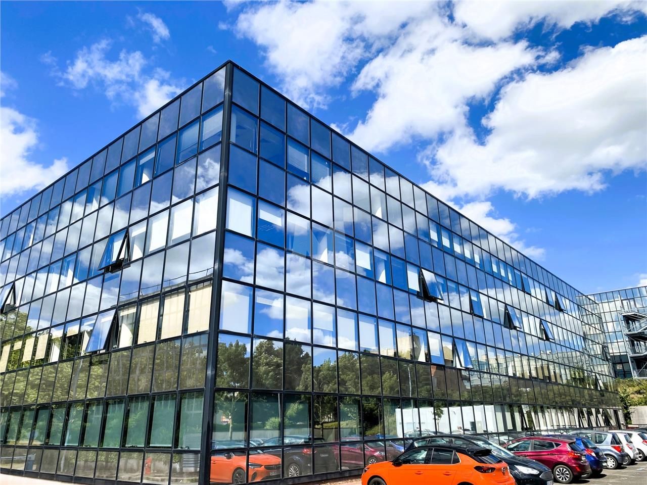 A proximité du Centre Commercial Evry 2, dans un 