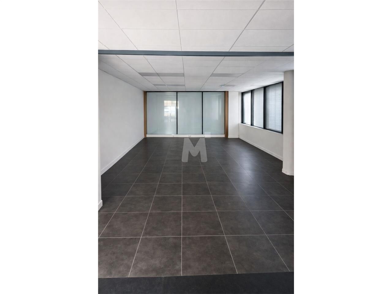 A proximité du Centre Commercial Evry 2, dans un 