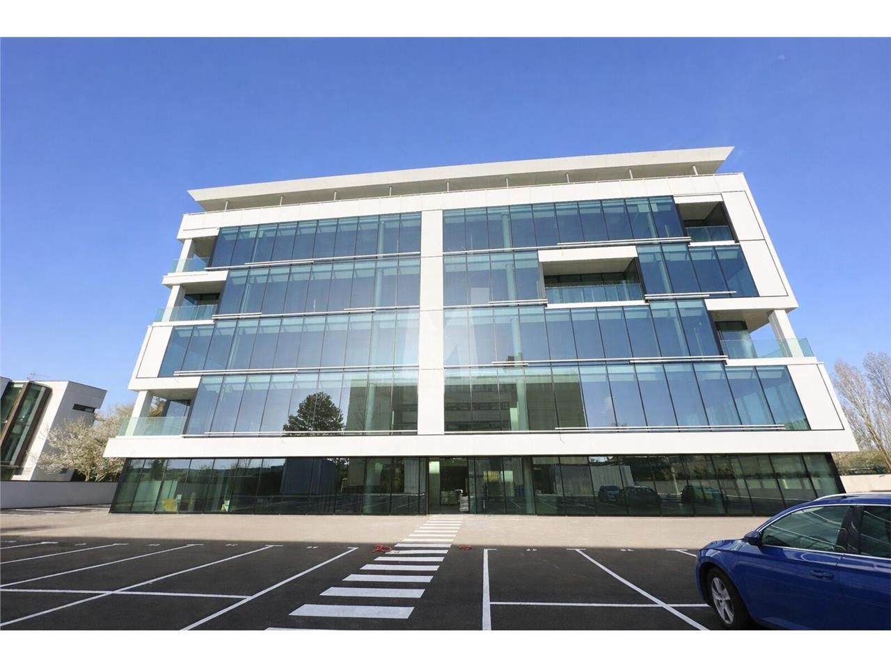 Emplacement stratégique offrant une visibilité ex