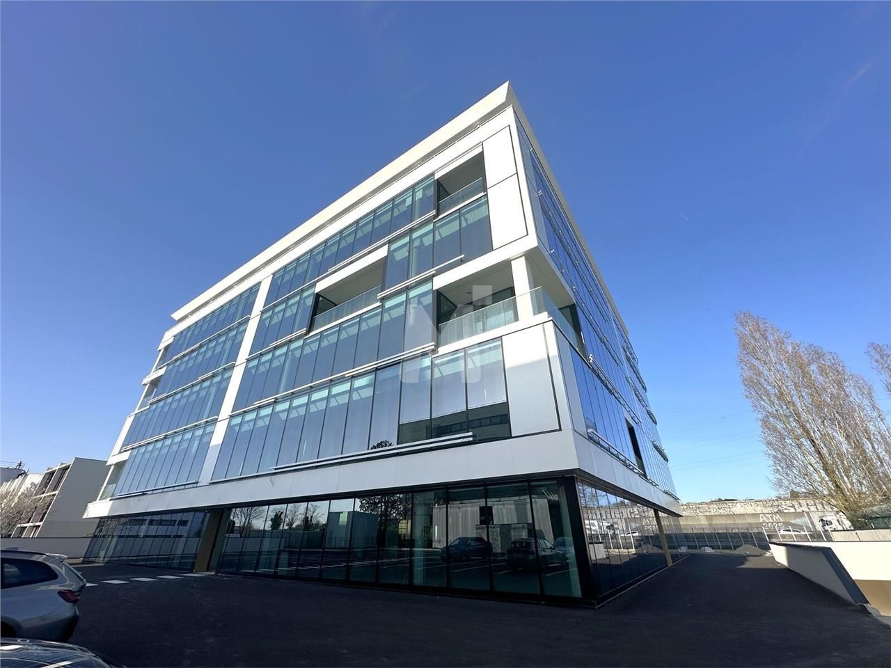 Emplacement stratégique offrant une visibilité ex