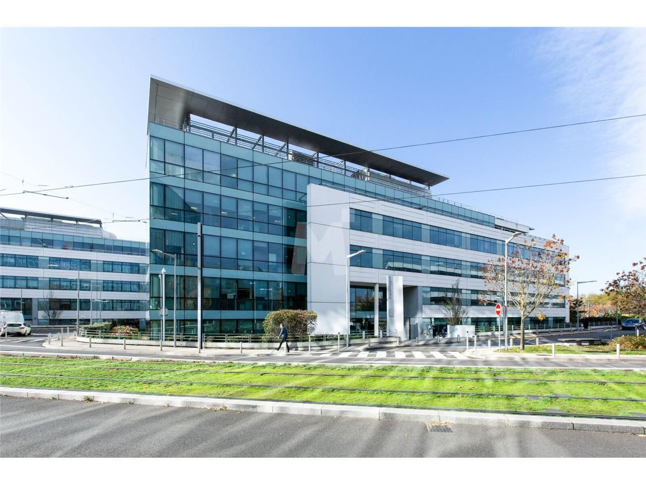 A proximité de l'autoroute A6 et de la Nationale 