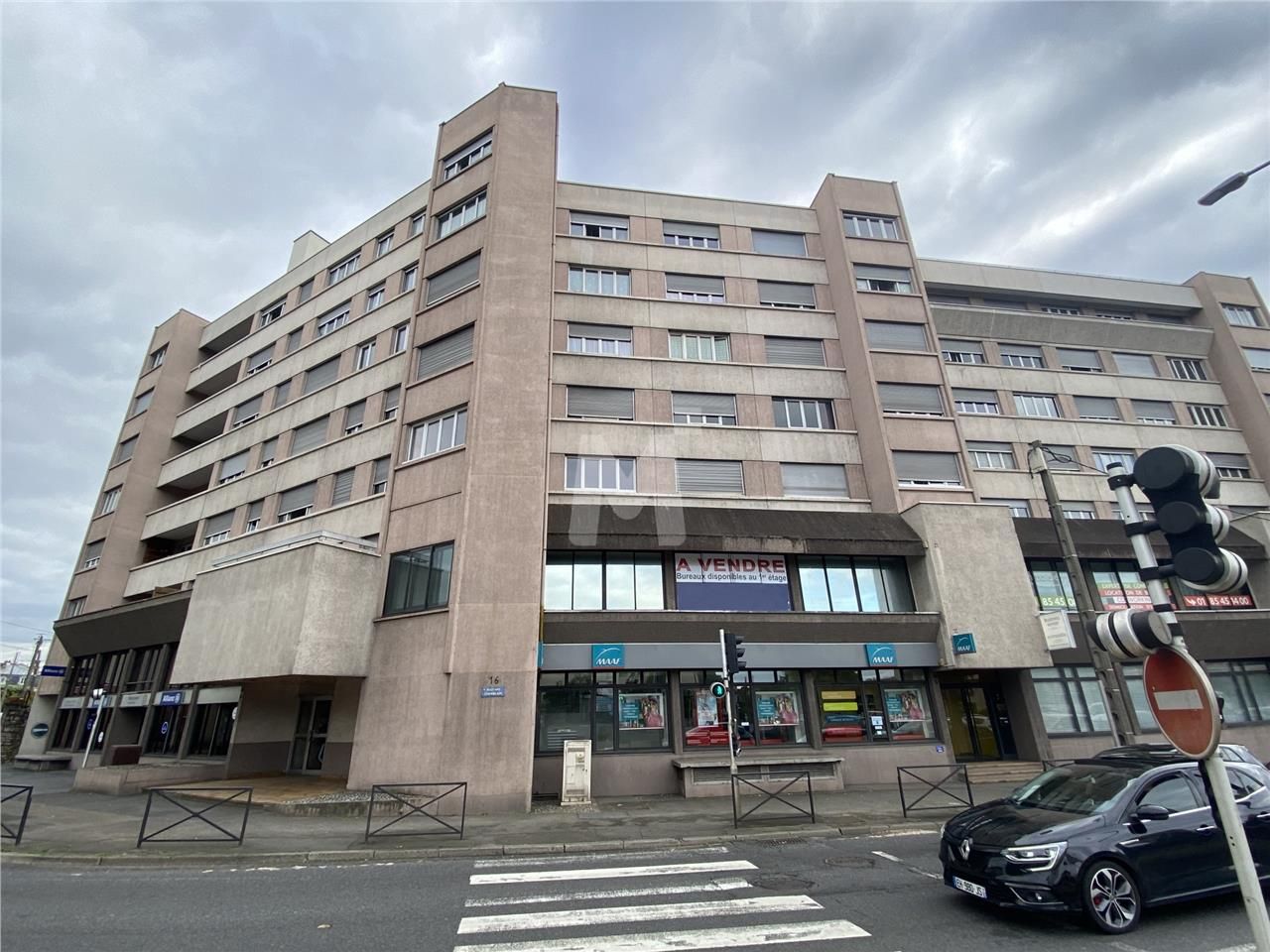 A proximité immédiate de la Cité Administrative d