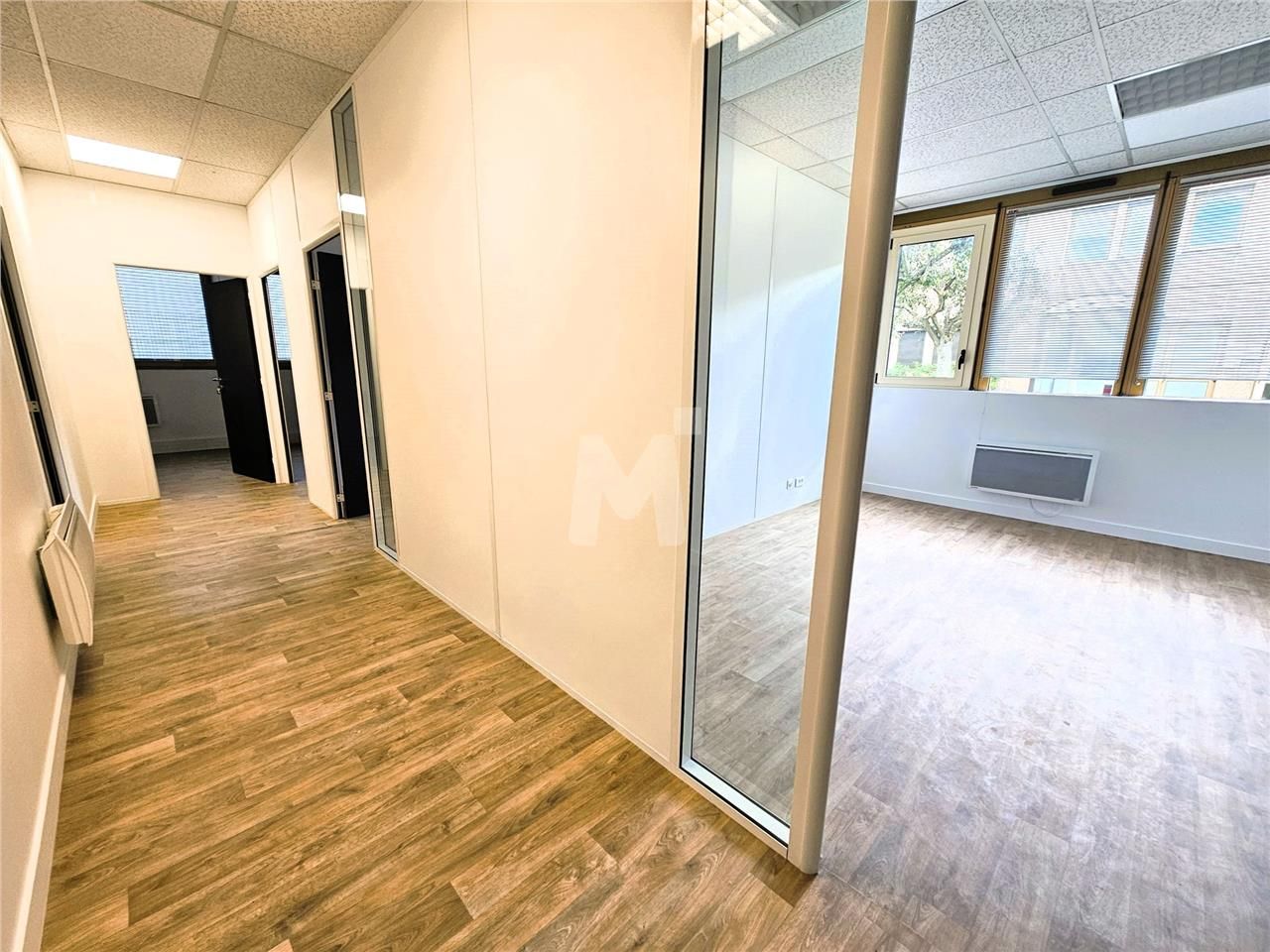 A proximité de l'autoroute A6 et de la Nationale 