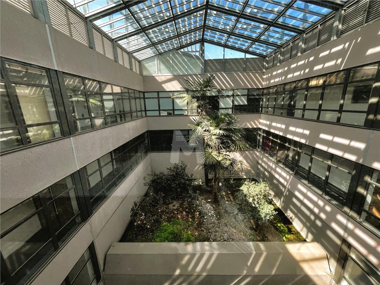 A moins de 500 m de la gare RER/TGV de Massy-Pala