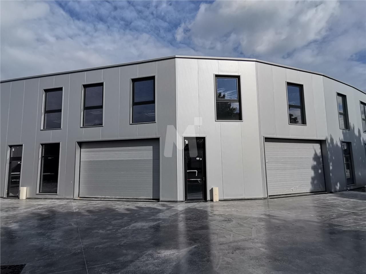 Aisément accessible depuis l'autoroute A6, nous v