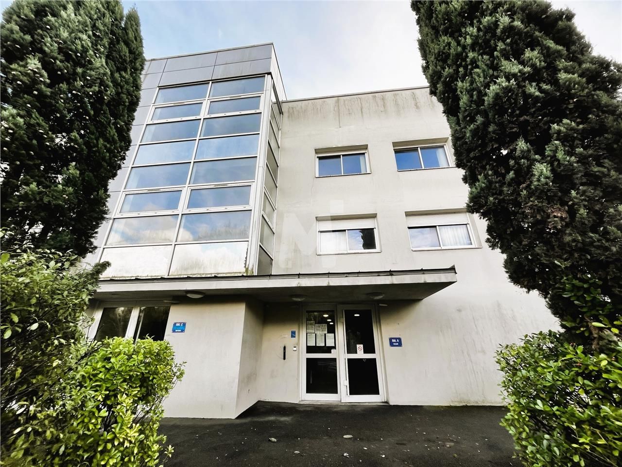 Dans un immeuble en R+2 de bon standing, nous vou