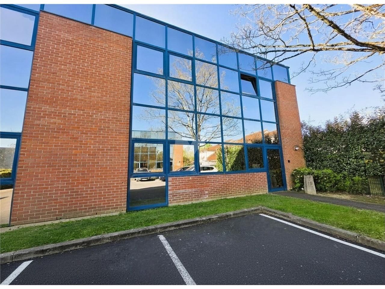 Bureaux à louer : Bénéficiant d'un emplacement id