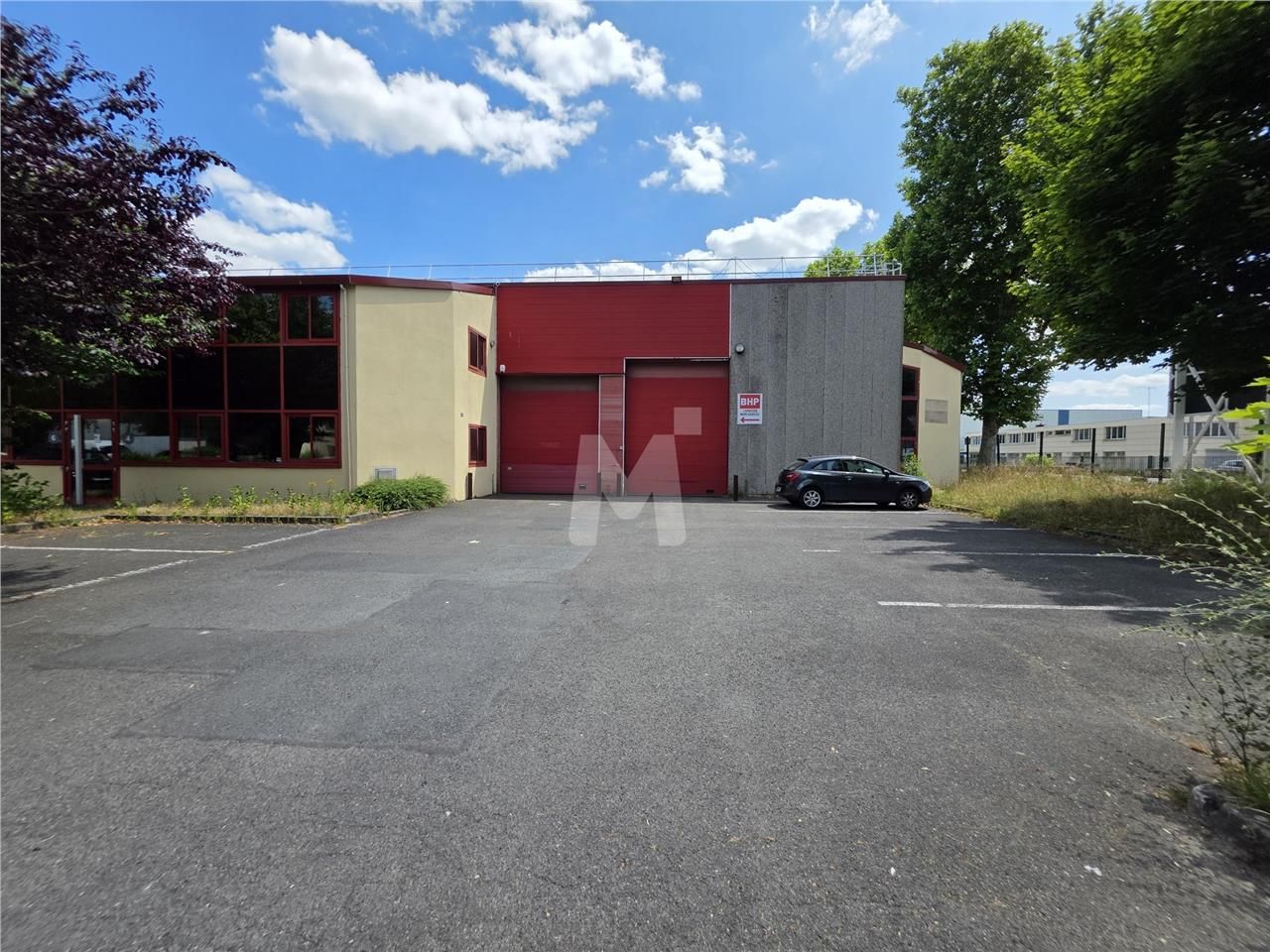 A proximité de l'autoroute A6 et de la Francilien