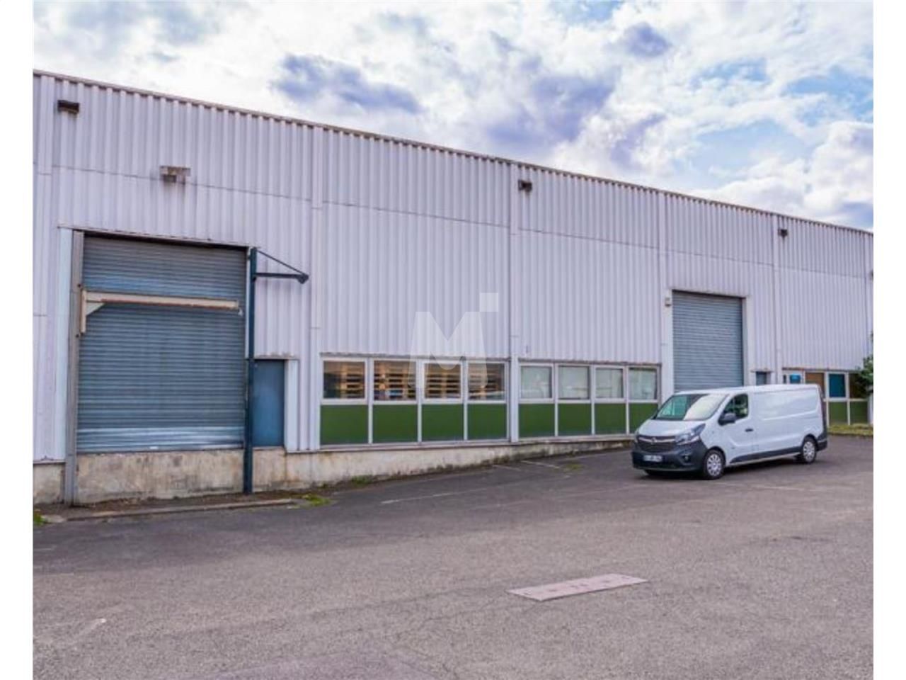 Près de l'autoroute A6 et de la francilienne (N10