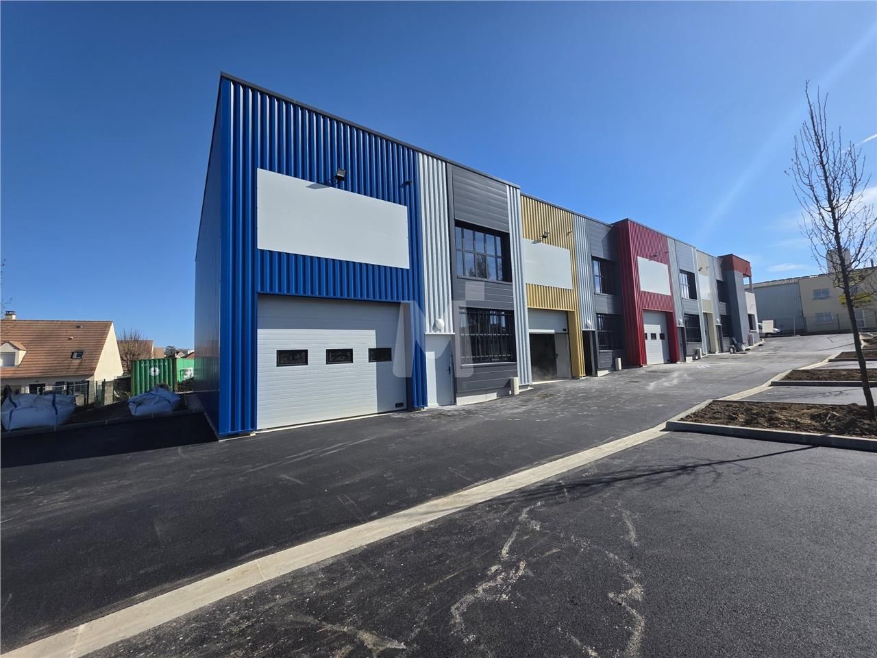 Aisément accessible depuis l'autoroute A6 et la N