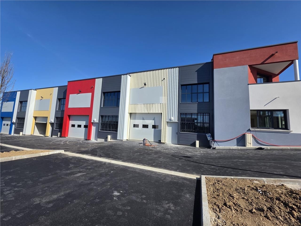 Aisément accessible depuis l'autoroute A6 et la N