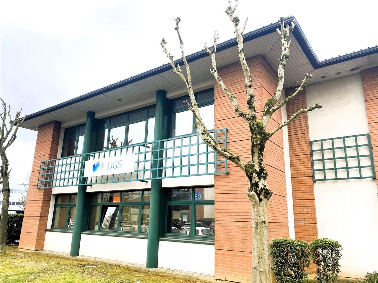 A proximité de la Nationale 7, au sein du Parc du