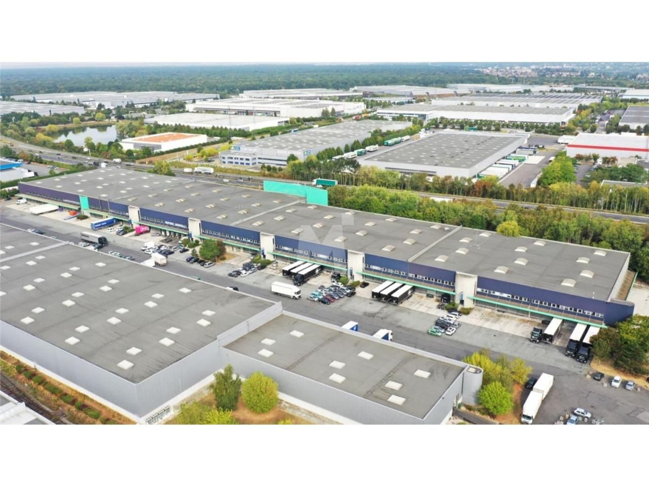 Proche de la Francilienne (N104), au sein du Parc