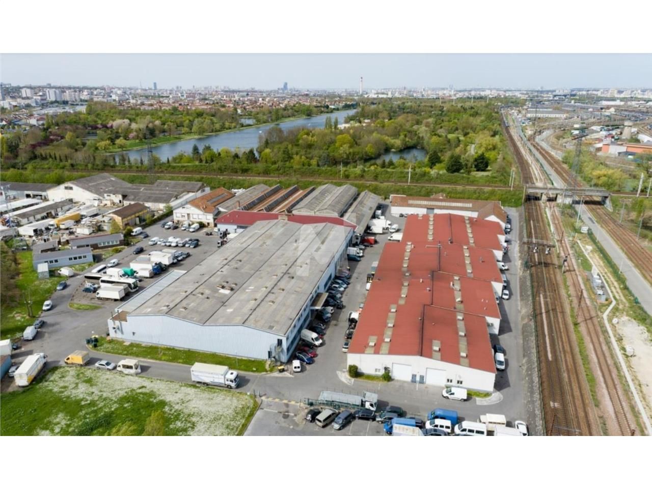 Sur un site d'environ 17 000 m², nous vous propos