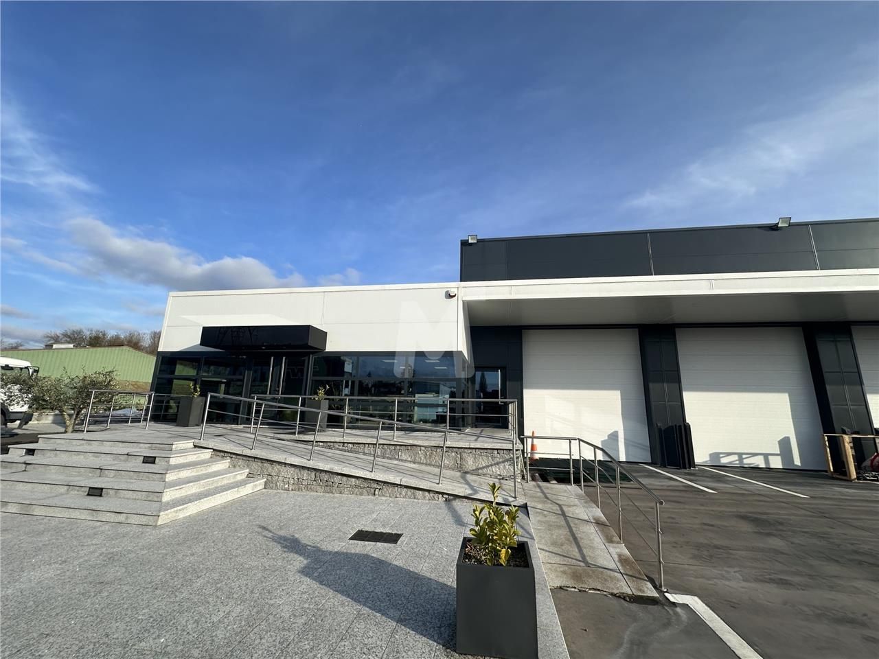 En bordure de Nationale 20, sur un foncier de 6 5