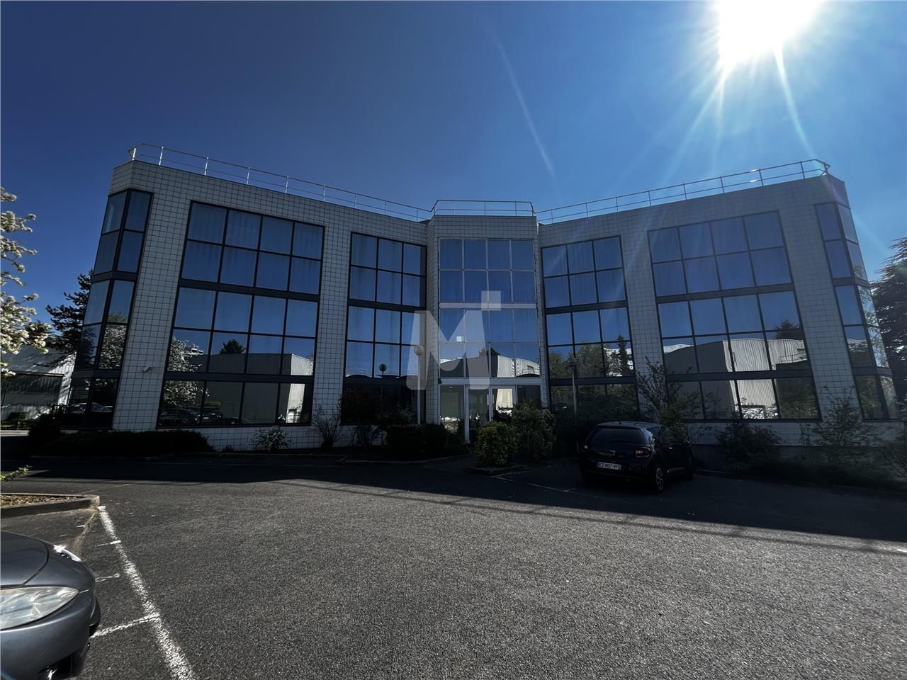 A proximité immédiate des axes majeurs (A10, N118