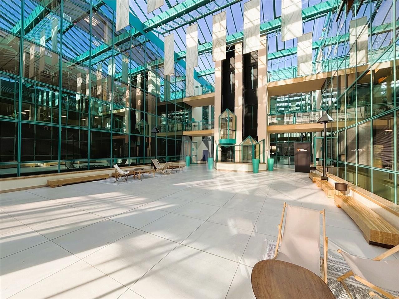 Au sein de la zone de Courtaboeuf, dans un immeub