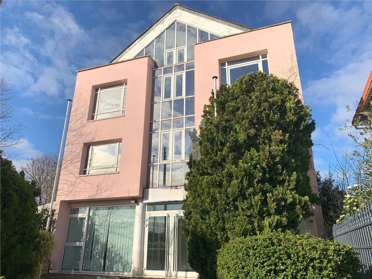 LOCATION MEUBLÉE Situé dans un secteur pavillonna