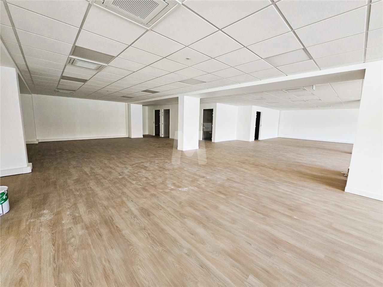 Au centre du pôle administratif d'Evry : préfectu