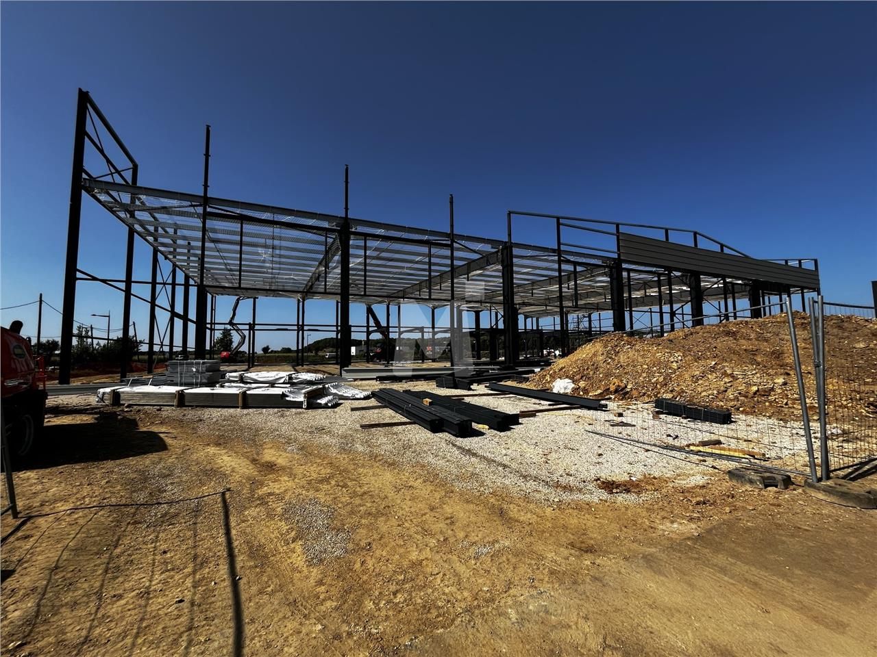 Au sein d'un parc d'activité principalement dédié