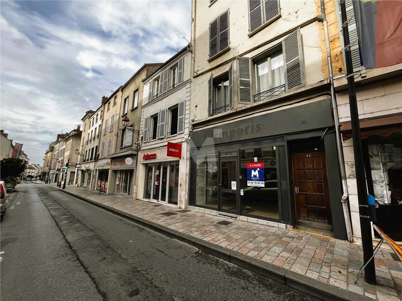 Dans une rue commerçante du centre-ville de Melun