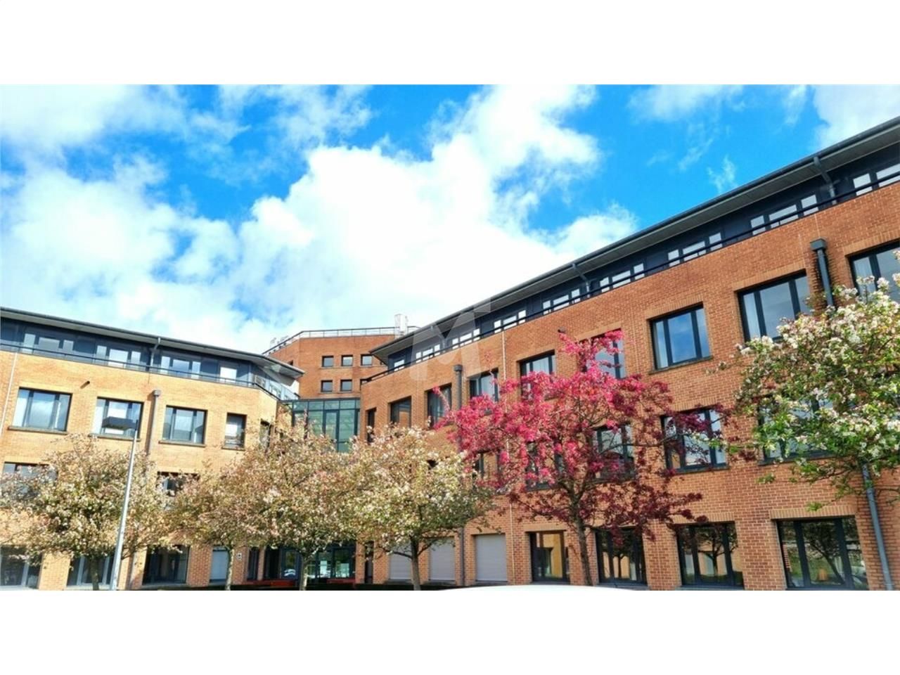 A proximité du Centre Commercial Régional d'Evry,