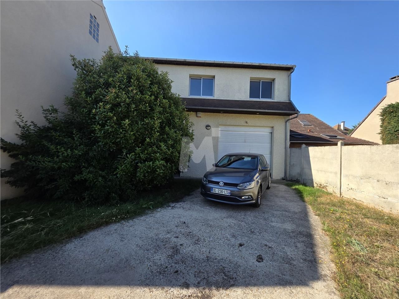 Sur une parcelle de 349 m², nous vous proposons à