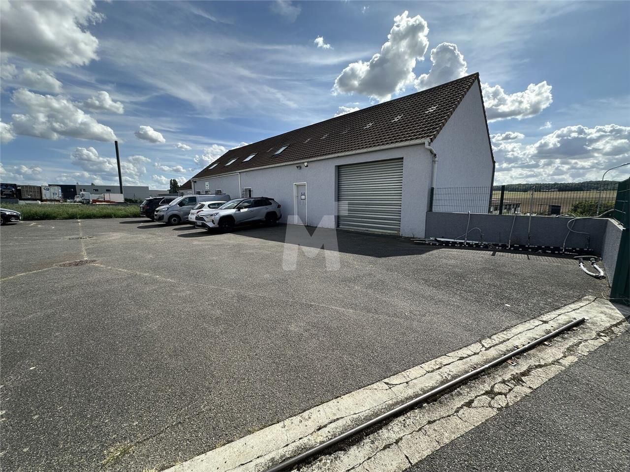 Sur un foncier de 1 205 m², un bâtiment indépenda