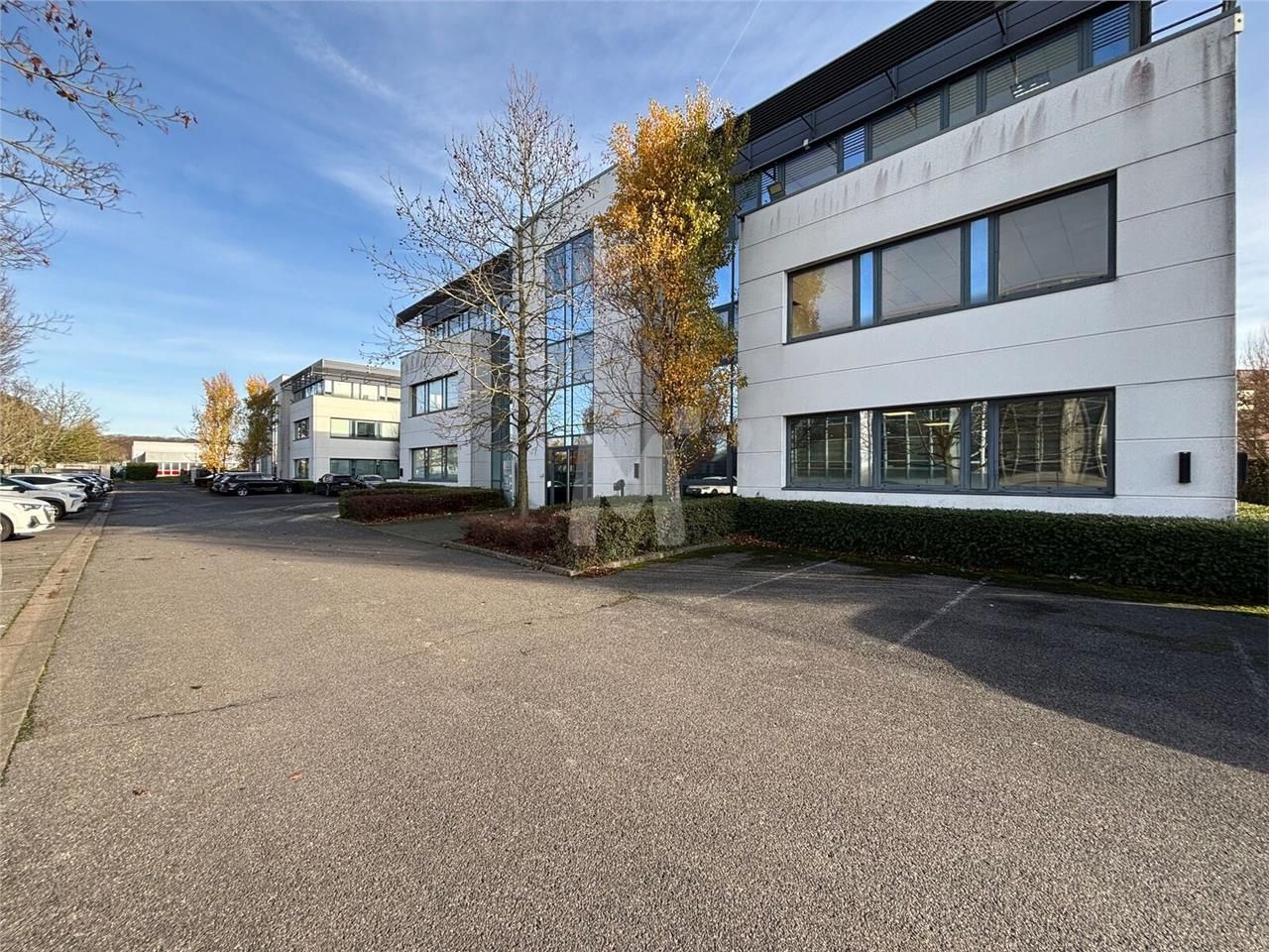 A proximité immédiate de l'autoroute A10, au sein